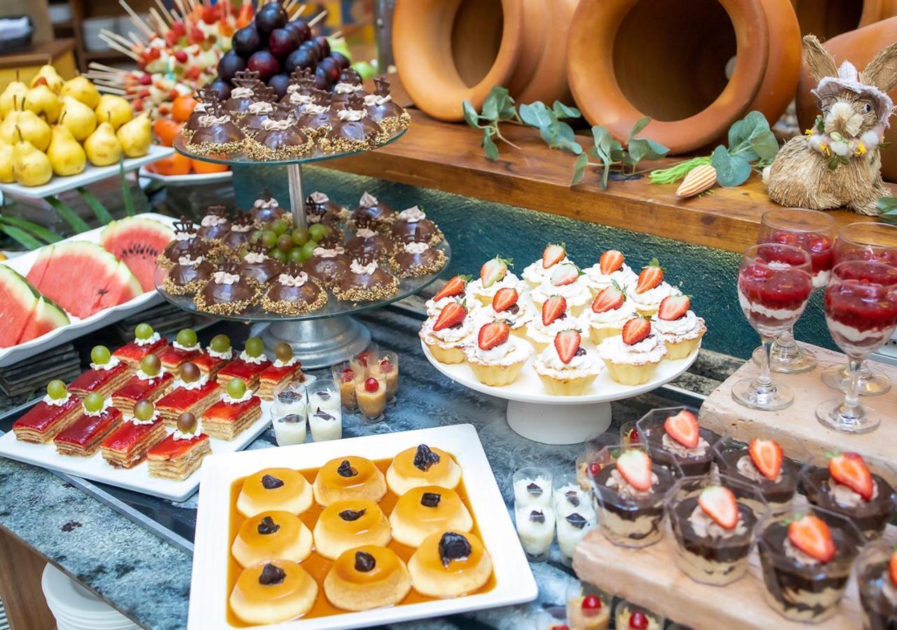 Hot Beach Resort Olimpia Luaran gambar A dessert buffet